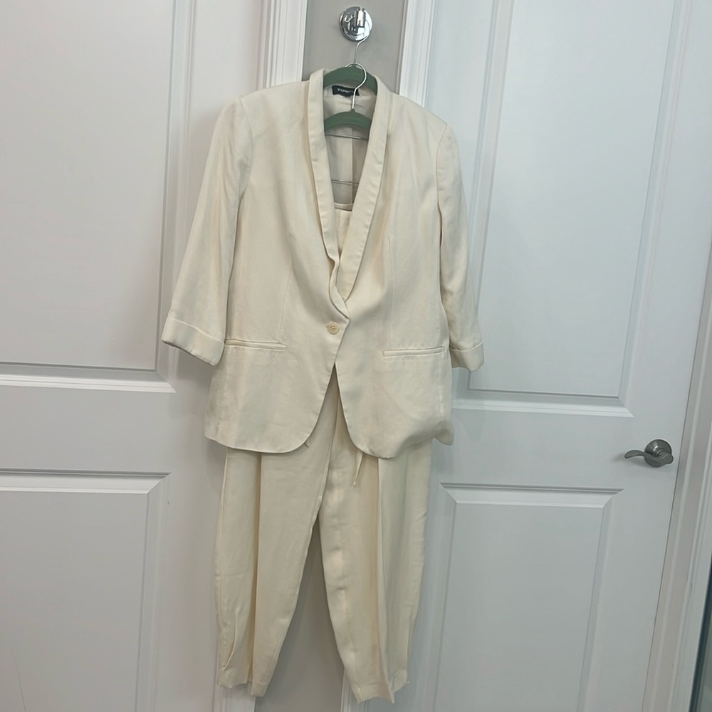 Express women’s pant suit